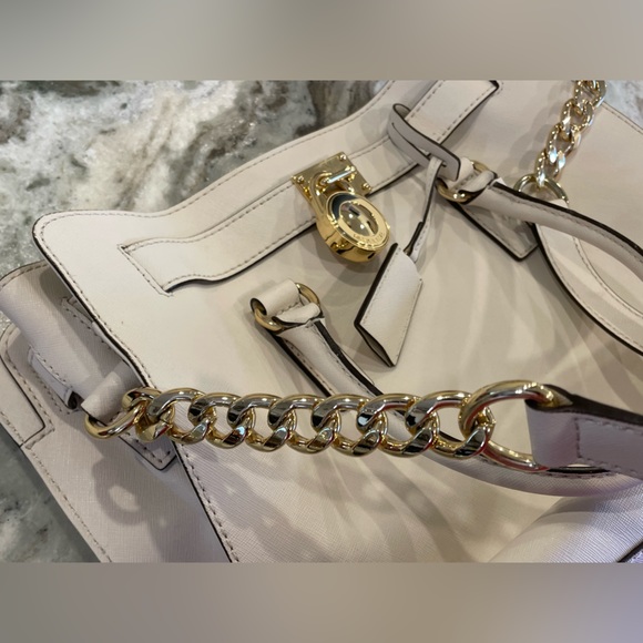 LIKE NEW MICHAEL KORS LARGE WHITE HAMILTON PURSE - Picture 7 of 16